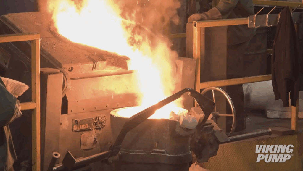 Подготовка расплавленного металла при производстве насосов VIKING PUMP